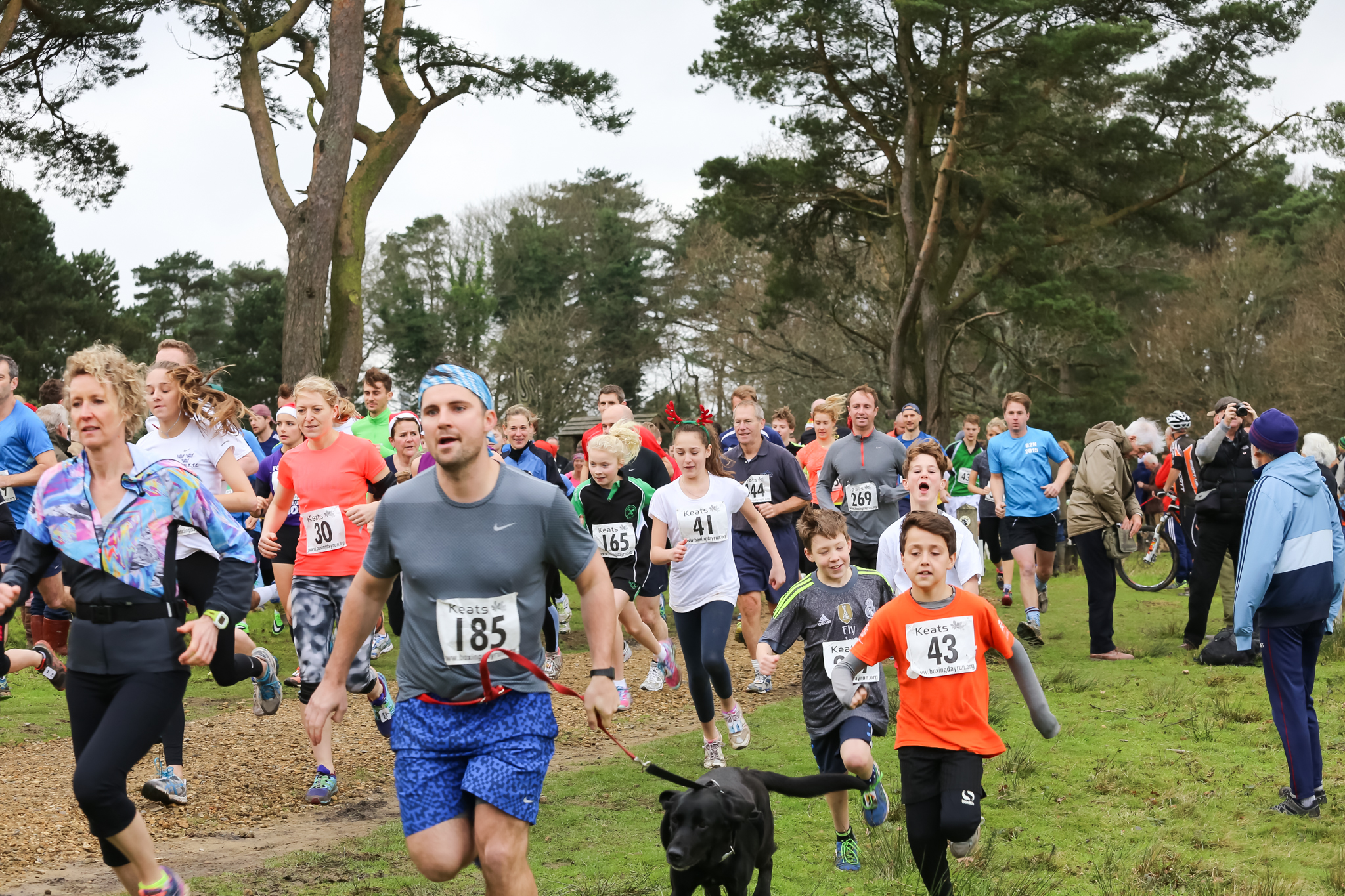 545 runners cross the start line